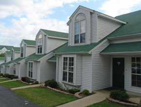 Charming Victorian Townhomes with Stunning Ozark View in Branson 2